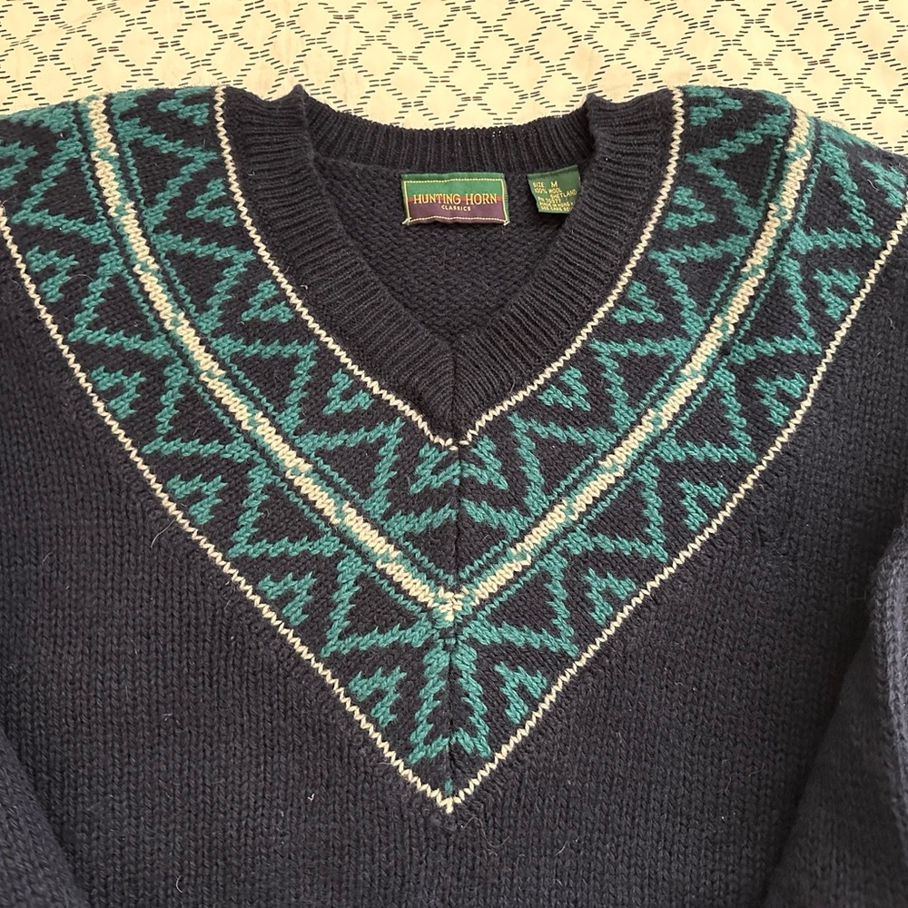 Unisex Navy and Green Sweater V neck 100% Wool - 80’s or 90’s. Cottage core.